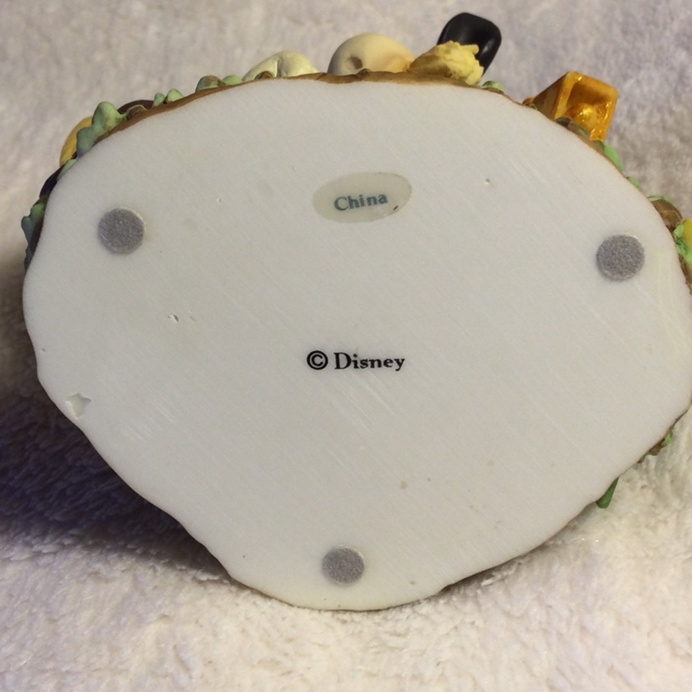 ❤️ Still Available🌟 Disney Mickey Mouse Cow Figurine🌟 - Picture 6 of 10